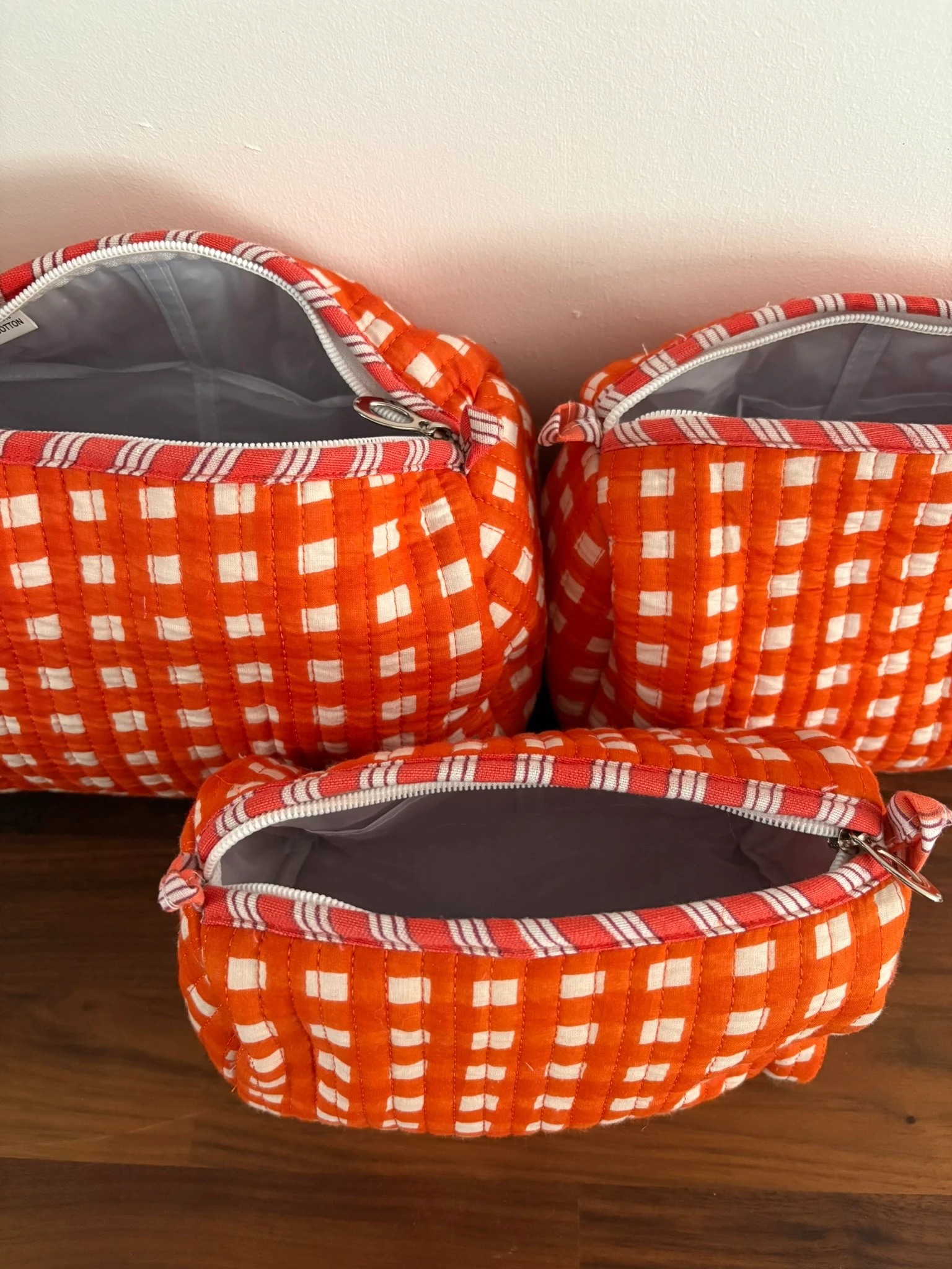 Set van 3 gekarde reistasches – photo 2